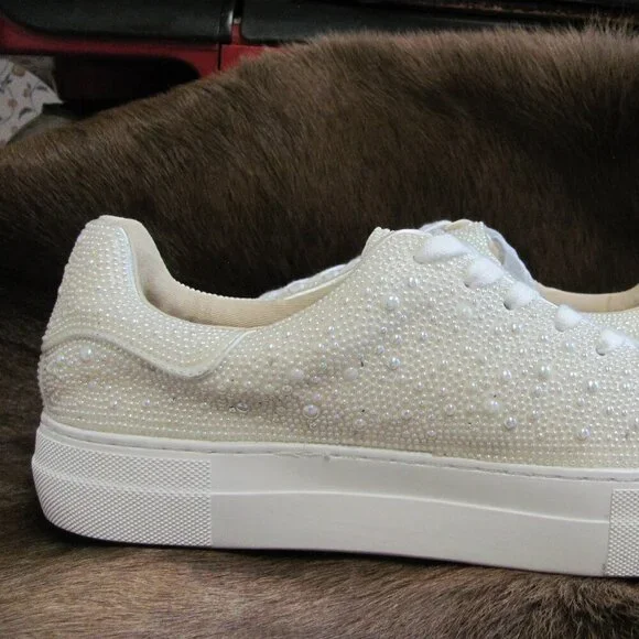 BETSEY JOHNSON BEADED SNEAKERS  NEW IN BOX (BOX NOT IN GOOD CONDITION)  SIZE 9.5 - Picture 7 of 16